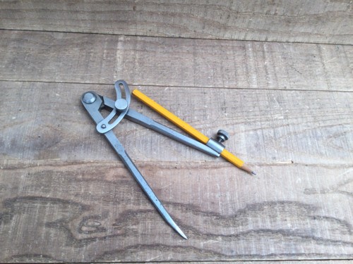 Vintage steel locking wing - steel,