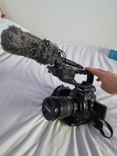 Canon C100 - Canon EFS 17-55mm, 6.5mm, Boya condenser mic, L plate, 2 batteries