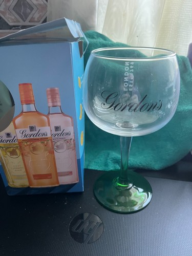 Gordons copa gin - gordons, glass