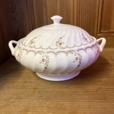 Wedgwood pink garland lidded tureen 25 cm 10”bone china 