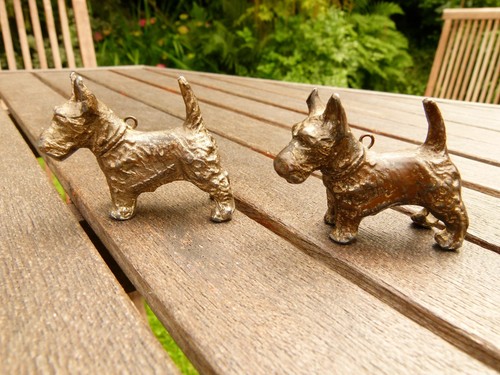 Vintage cast metal - metal, dog