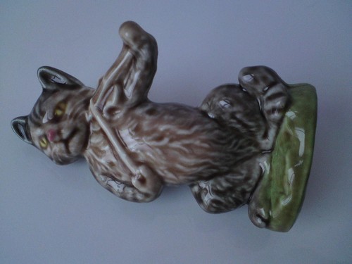English porcelain cat fiddle - porcelain,