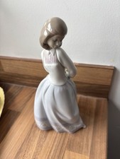 Lladro.. Lady With Flowers