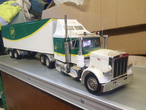 Peterbuilt bp truck - 1:24,