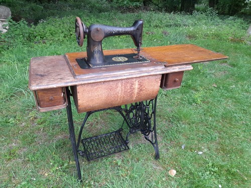 Vintage singer sewing machine - singer,