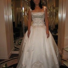 Reem Acra Ball Wedding Gown Dress Silk Cap Sleeves Embroidid 8 / 10 Retail $9950