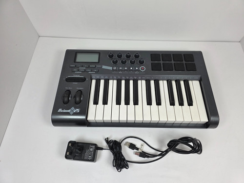 Audio axiom semi weighted - m-audio, 25