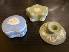 Wedgewood Jasperware blue trinket dish and kidney shaped trinket box with lid