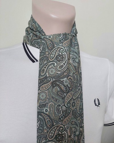Skinny green paisley design - skinny,