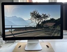 Apple 27-inch LED Cinema Display  + Original Apple Adapter T’bolt 4 USB-C. Boxed