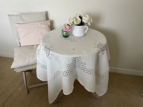 Vintage hand embroidered - hand,