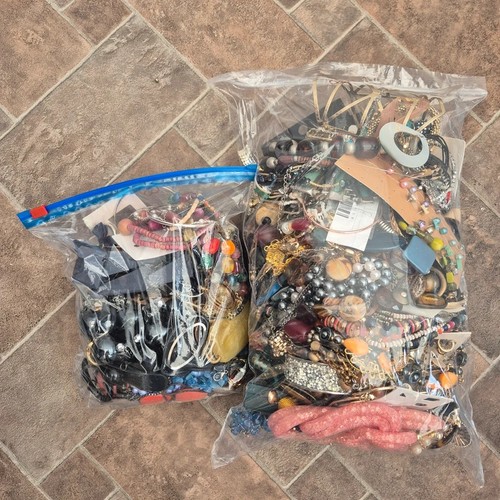 9kg wearable jewellery - 5.9kg,