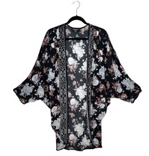 Feathers by Tolani floral