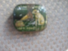VINTAGE HIS MASTERS VOICE HMV SOFT TONE GRAMAPHONE NEEDLE TIN WITH A FEW NEEDLES