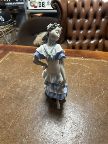 Nao lladro absolutely - by,
