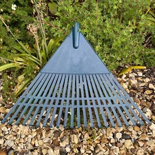 55cm Wide Heavy Duty Plastic Canadian Rake Head 22 Tooth Replacement Lawn Leaves