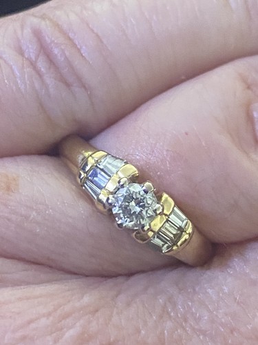 Quality 18ct gold solitaire - gold,
