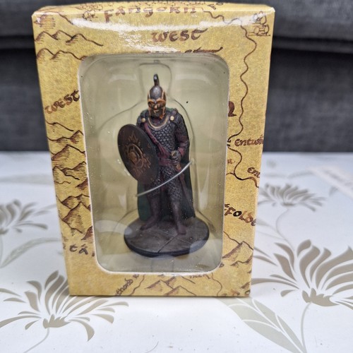 Rohan soldier helms deep - helms,