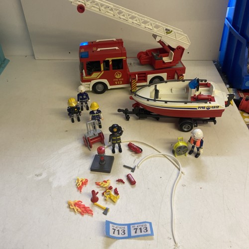 Playmobil fire engine and - fire,