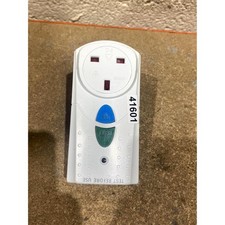 Wickes SKU 710 299 RCD Single Socket Adapter Surge Protection White 3-Pin Plug