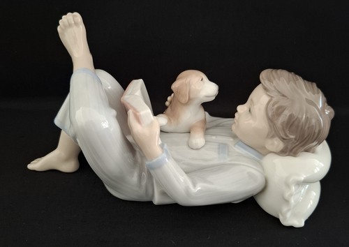 Lladro figurine shall read - lladro, "shall