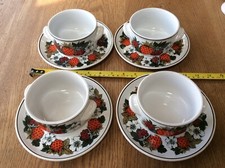 4 x Simpsons Pottery Strawberry Fair soup Bowl & Saucers