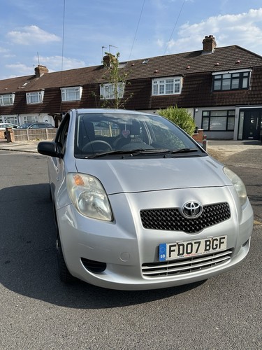 Toyota yaris hatchback - toyota,,