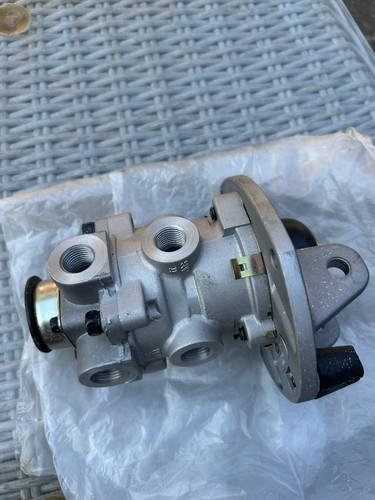 Ebs foot brake valve - ebs, p/n