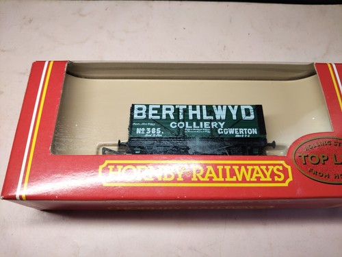 Boxed unused hornby gauge - hornby, `oo