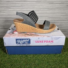 Skechers Womens Luxe Foam