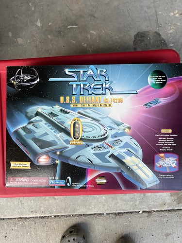 Uss defiant 74205 - defiant, star
