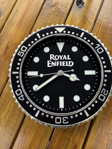Designer wall clock - 30cm, round