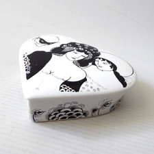 Poole Pottery Aubrey Beardsley Collection ceramic heart shaped container box '79