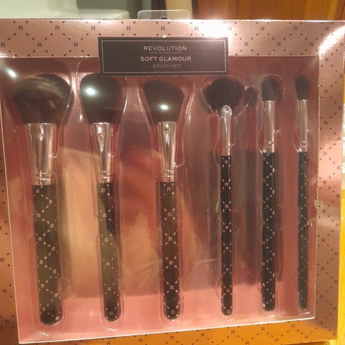 Revolution soft glamour - glamour, brush