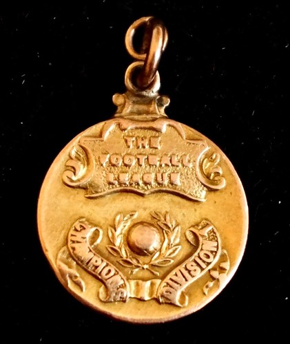 9ct gold football - 9ct,