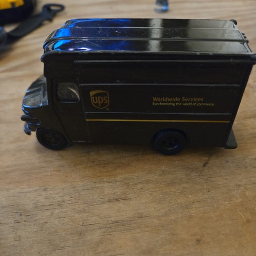 Ups van toy - ups,