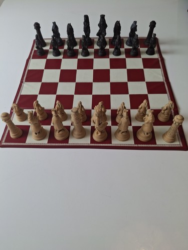Reynard the fox chess set - fox,