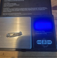 9ct gold violin brooch. hallmarked. - 3.3g