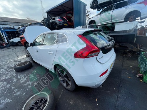 Volvo v40 mk3 white 614 - volvo,