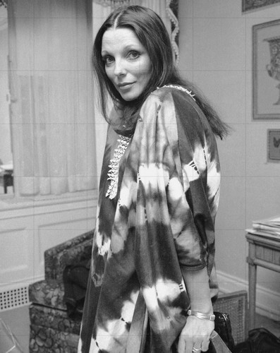 Joan collins 8 b - joan, b/w