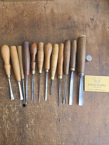 Wood carving chisels and - x,