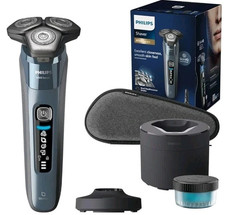 Philips 8000 Series S8692/55 Wet & Dry Shaver with Cleaning Pod