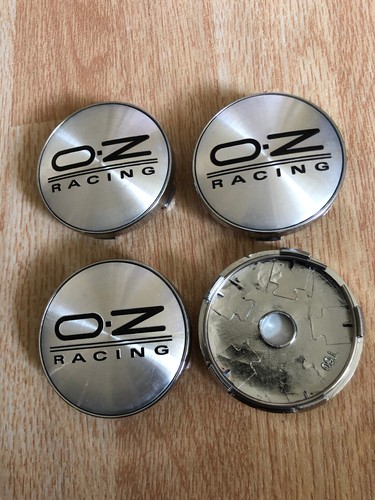 Racing car wheel centre - 4x,