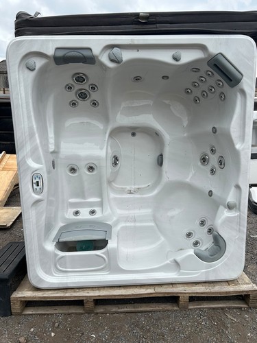Hot tub - hot,