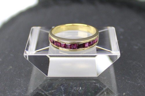 18ct 750 yellow gold - 750, ruby