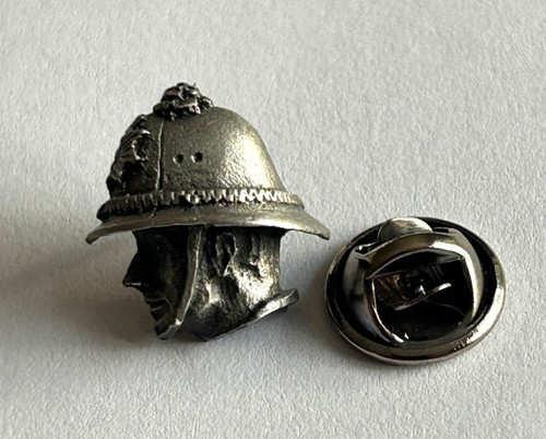 Police pewter helmet pin - gb,