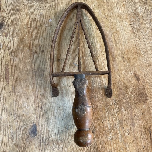 Trivet antique used - , a