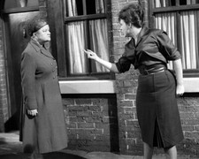 PAT PHOENIX - VIOLET CARSON - CORONATION STREET - 10" x 8" b/w Photograph