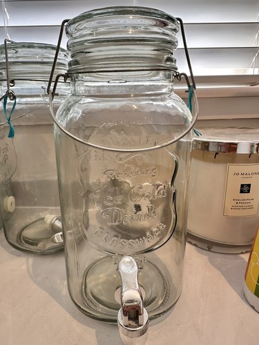 Glass drinks dispenser with - drinks,