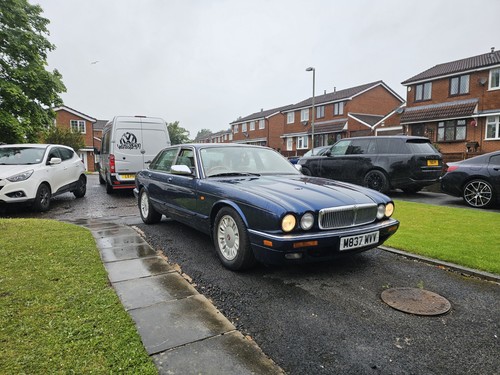 Daimler double six v12 - double,